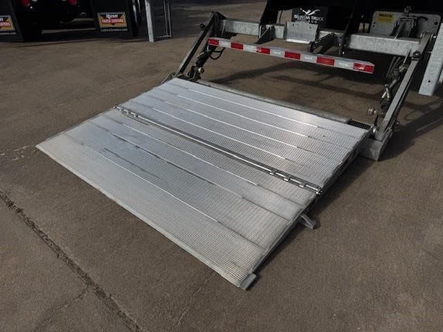 2026 Isuzu FTR in Sealy, TX — photo 6
