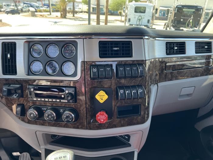 2026 Peterbilt 589 in Phoenix, AZ — photo 17