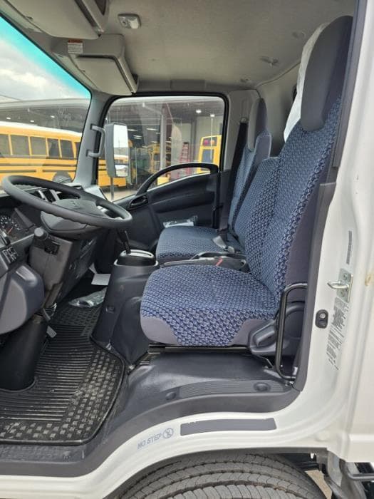 2025 Isuzu NRR in Sealy, TX — photo 2