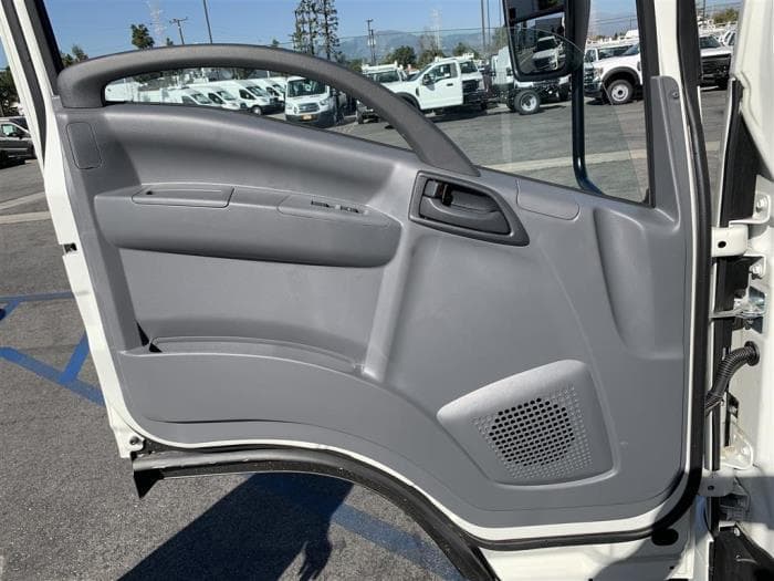 2025 Isuzu NRR in Sealy, TX — photo 11