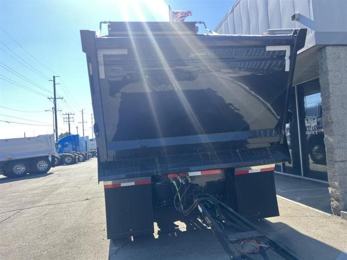 2025 Peterbilt 579 in San Diego, CA — photo 9