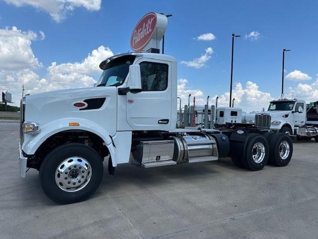 2026 Peterbilt 567 in Fort Worth, TX — photo 3