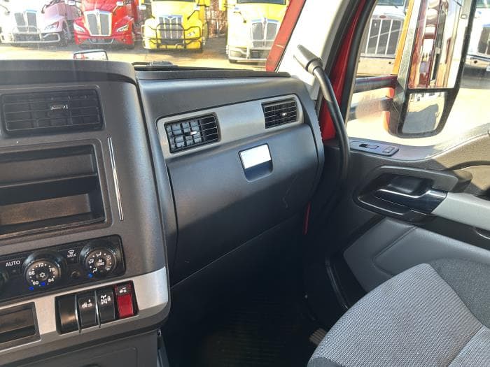 2024 Kenworth T680 in Houston, TX — photo 37