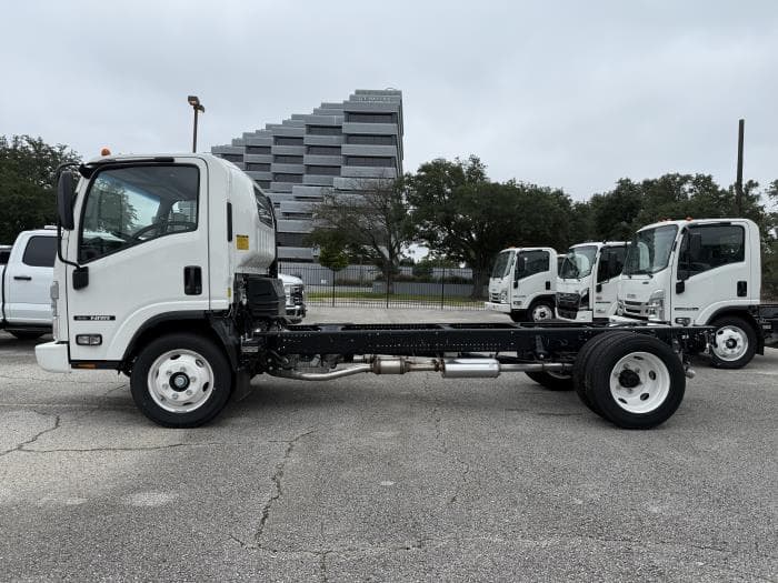 2025 Isuzu NRR in Dallas, TX — photo 2