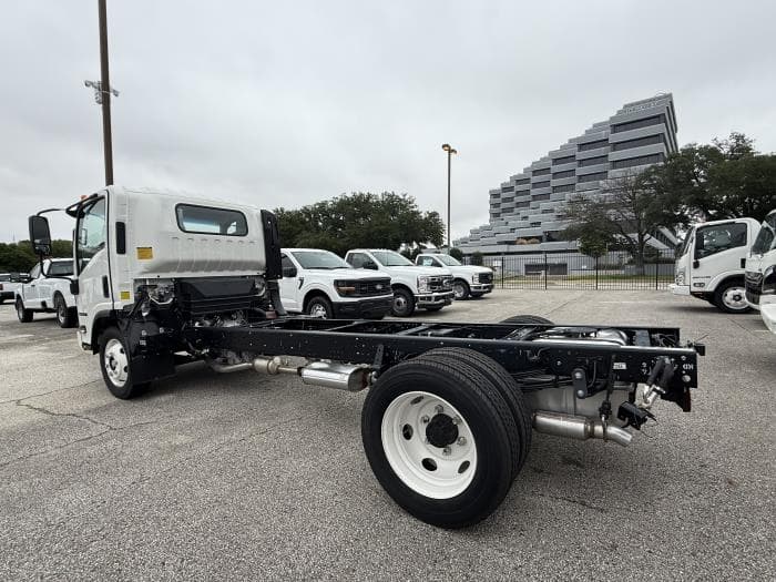 2025 Isuzu NRR in Dallas, TX — photo 9