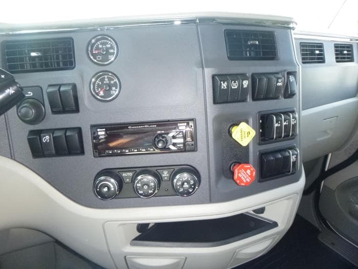 2021 Peterbilt 579 in Denver, CO — photo 13