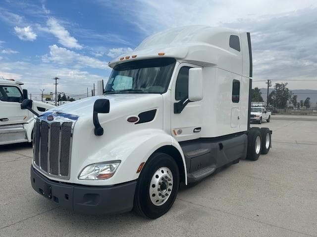 2021 Peterbilt 579 in Fontana, CA — photo 12