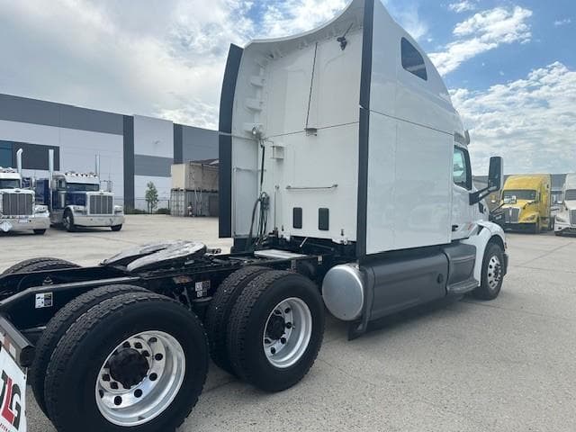 2021 Peterbilt 579 in Fontana, CA — photo 14