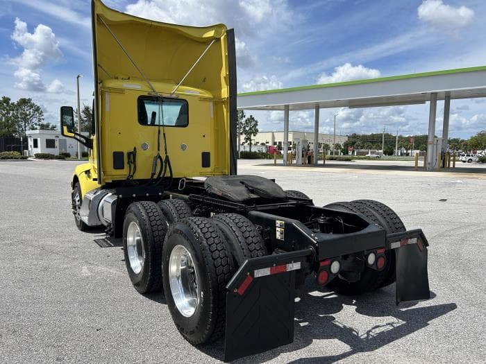 2021 Peterbilt 579 in Orlando, FL — photo 5