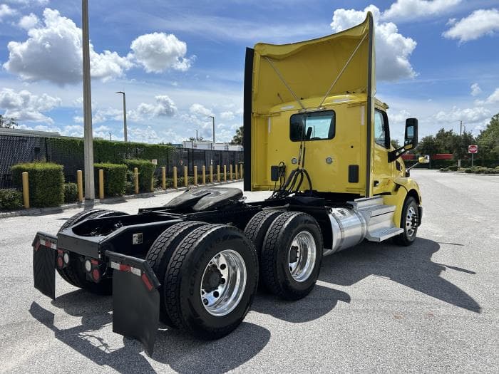 2021 Peterbilt 579 in Orlando, FL — photo 7