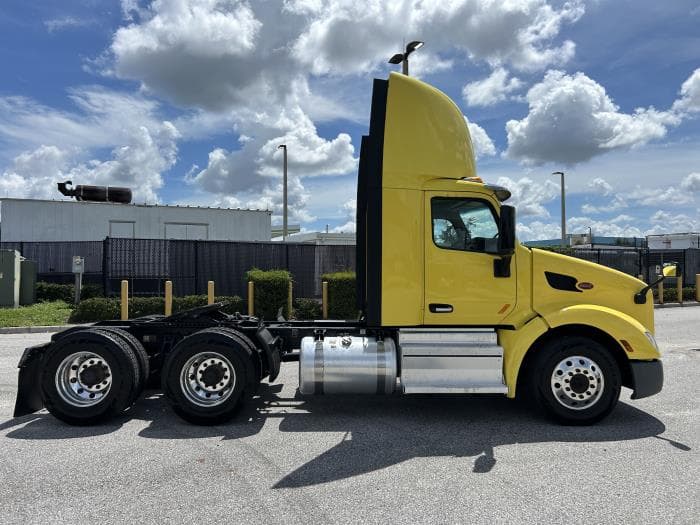 2021 Peterbilt 579 in Orlando, FL — photo 9
