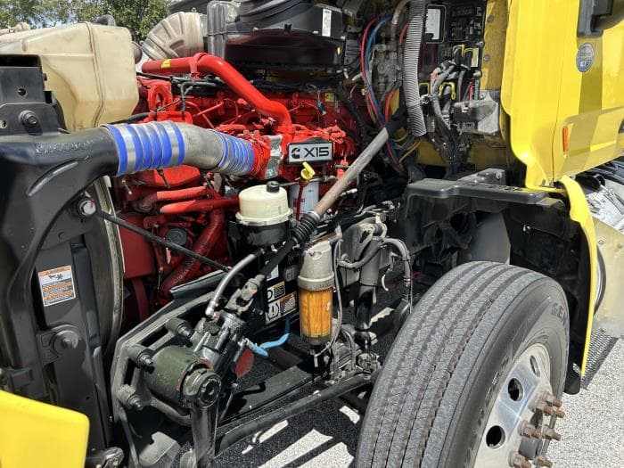 2021 Peterbilt 579 in Orlando, FL — photo 10