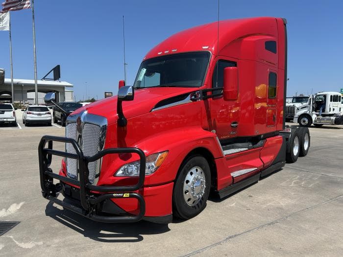 2024 Kenworth T680 in Houston, TX — photo 2