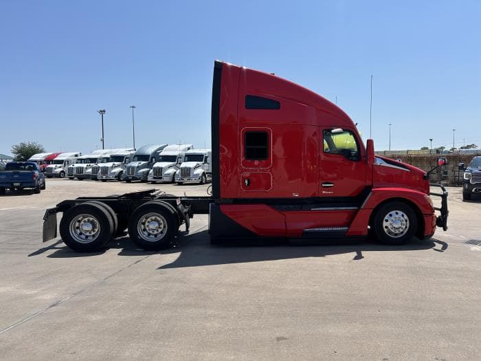 2024 Kenworth T680 in Houston, TX — photo 7
