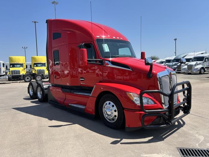 2024 Kenworth T680 in Houston, TX — photo 8