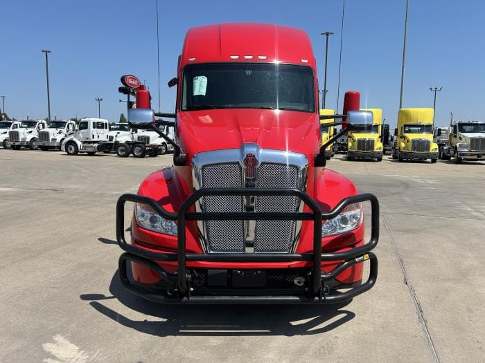 2024 Kenworth T680 in Houston, TX — photo 9