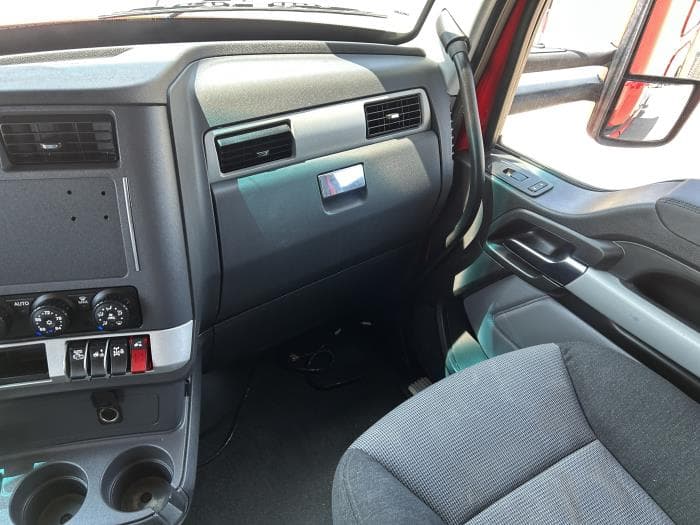 2024 Kenworth T680 in Houston, TX — photo 37