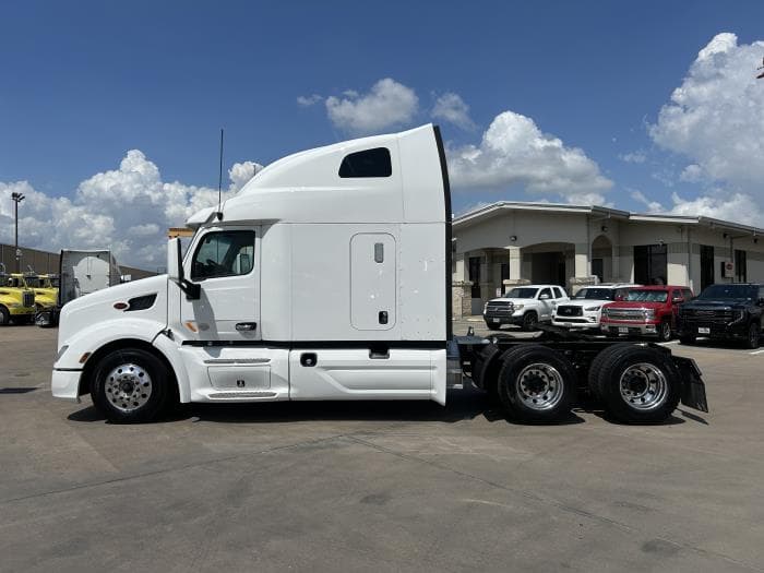 2022 Peterbilt 579 in Houston, TX — photo 3
