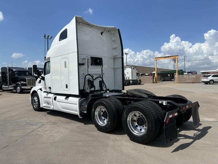 2022 Peterbilt 579 in Houston, TX — photo 4