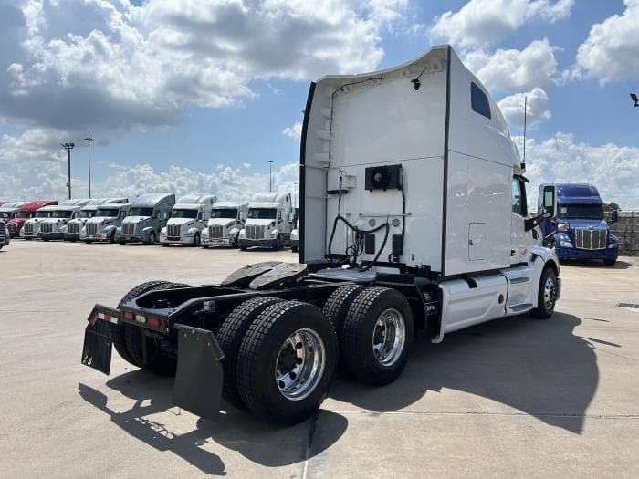 2022 Peterbilt 579 in Houston, TX — photo 6