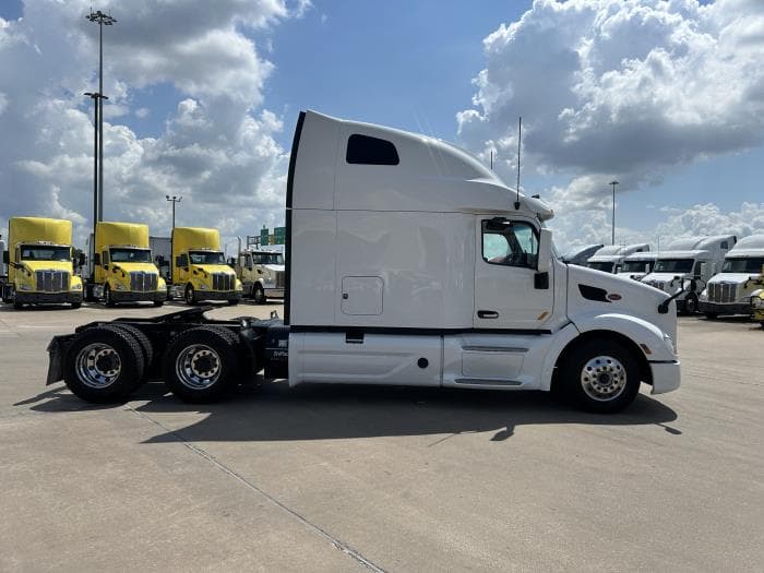 2022 Peterbilt 579 in Houston, TX — photo 7