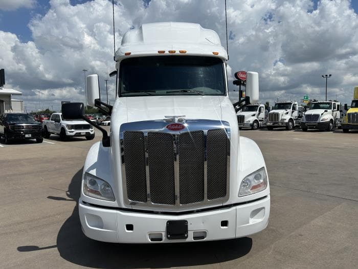2022 Peterbilt 579 in Houston, TX — photo 9