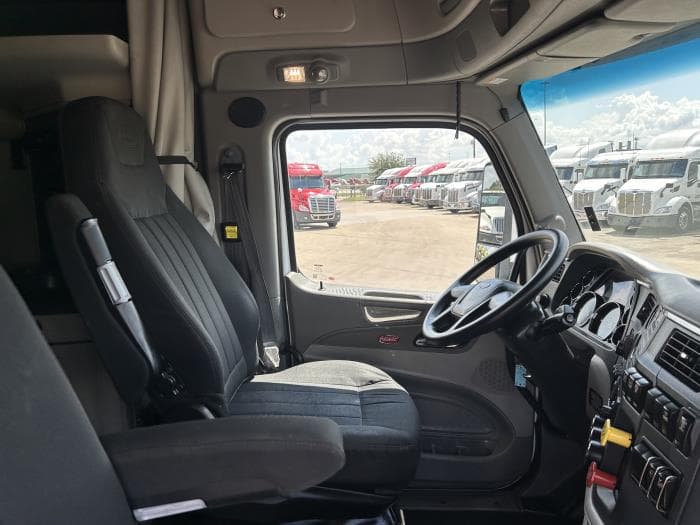 2022 Peterbilt 579 in Houston, TX — photo 25