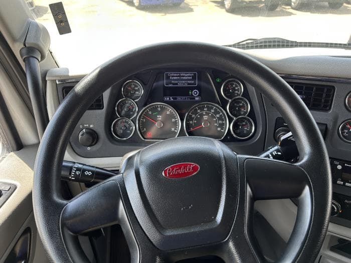 2022 Peterbilt 579 in Houston, TX — photo 39