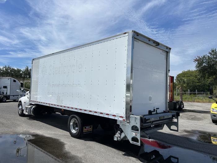 2020 Peterbilt 337 in Orlando, FL — photo 4