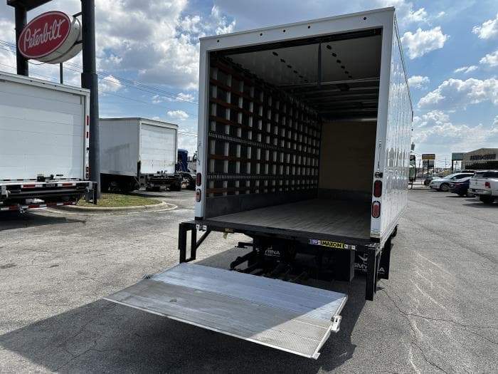 2025 Isuzu NRR in Austin, TX — photo 8