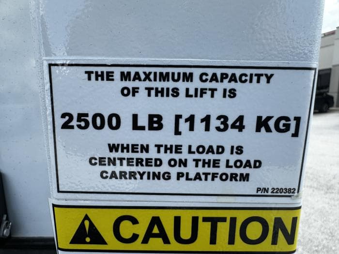 2025 Isuzu NRR in Austin, TX — photo 10