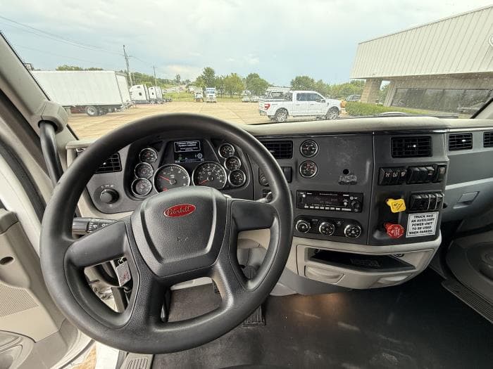 2022 Peterbilt 579 in Lowell, AR — photo 11