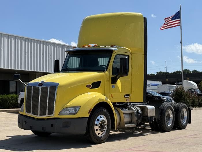 2021 Peterbilt 579 in Lowell, AR — photo 2