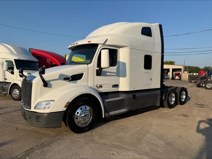 2021 Peterbilt 579 in Dallas, TX — photo 4