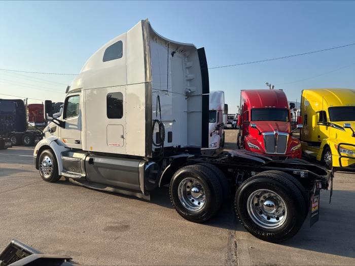 2021 Peterbilt 579 in Dallas, TX — photo 10