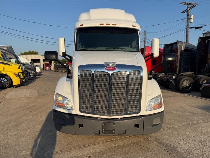 2021 Peterbilt 579 in Dallas, TX — photo 18