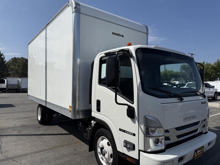 2025 Isuzu NRR in Whittier, CA — photo 7