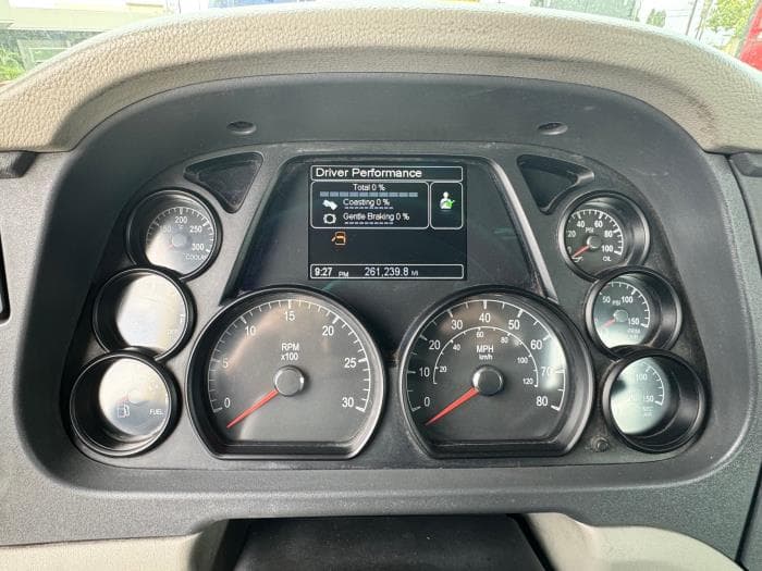 2021 Peterbilt 579 in Los Angeles, CA — photo 13