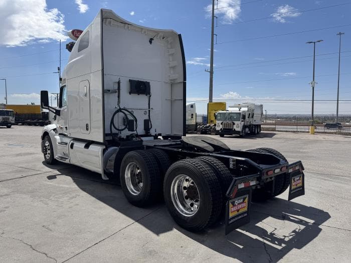 2022 Peterbilt 579 in El Paso, TX — photo 8