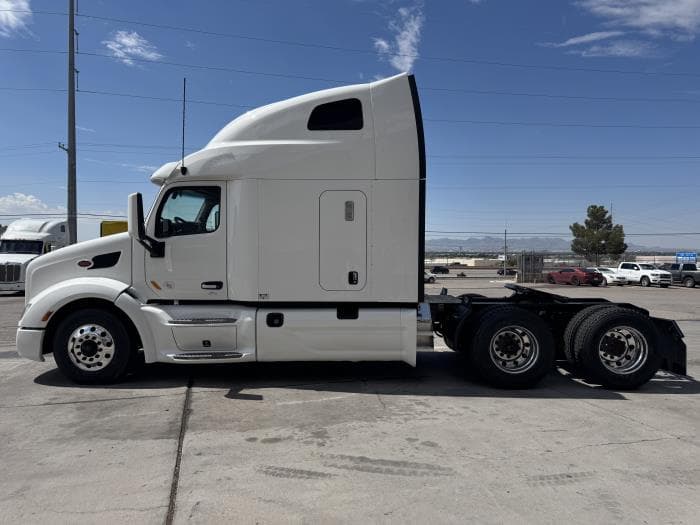 2022 Peterbilt 579 in El Paso, TX — photo 9