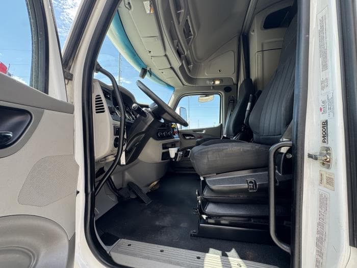 2022 Peterbilt 579 in El Paso, TX — photo 18