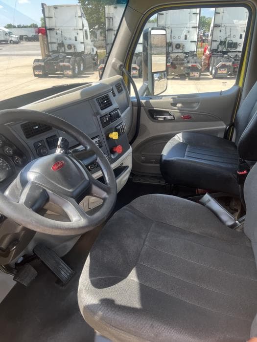 2021 Peterbilt 579 in Kansas City, MO — photo 11
