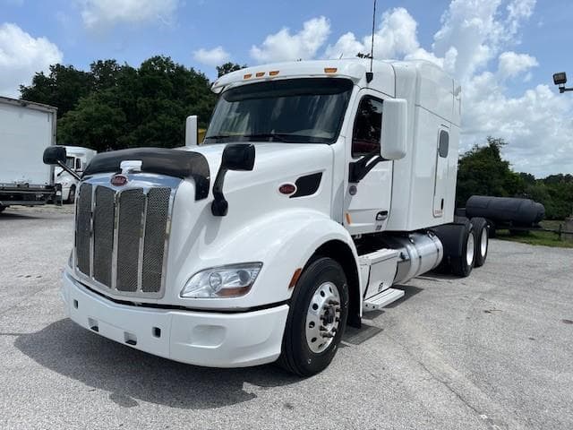 2022 Peterbilt 579 in Tampa, FL — photo 2