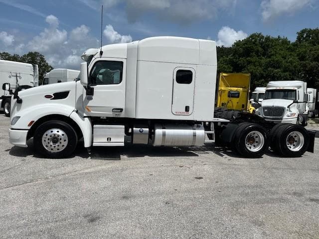 2022 Peterbilt 579 in Tampa, FL — photo 3