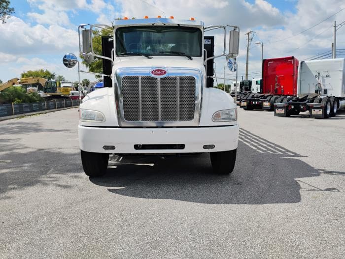 2019 Peterbilt in Tampa, FL — photo 4