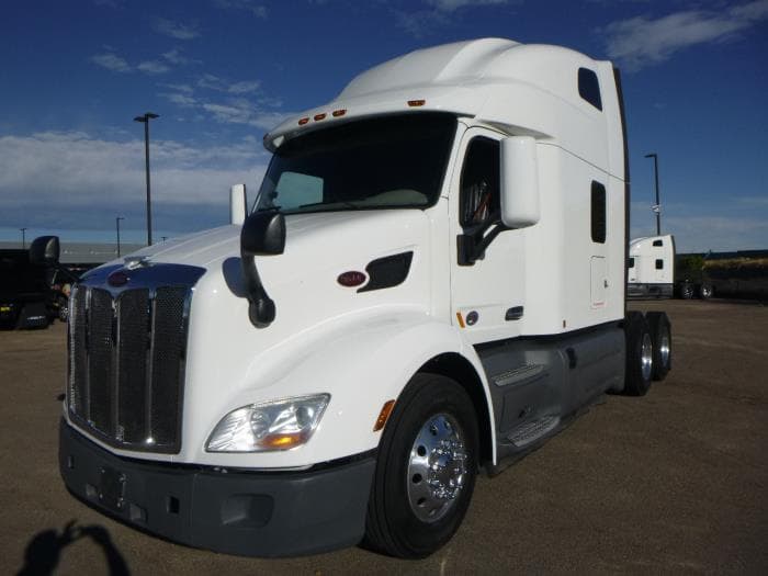 2021 Peterbilt 579 in Denver, CO — photo 2