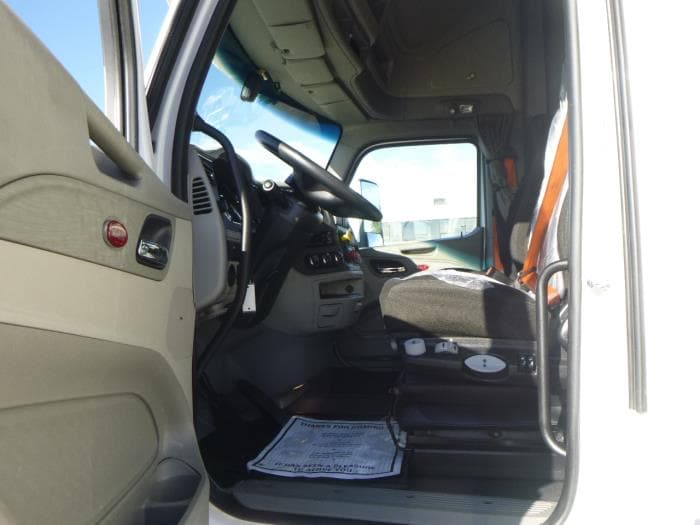 2021 Peterbilt 579 in Denver, CO — photo 11