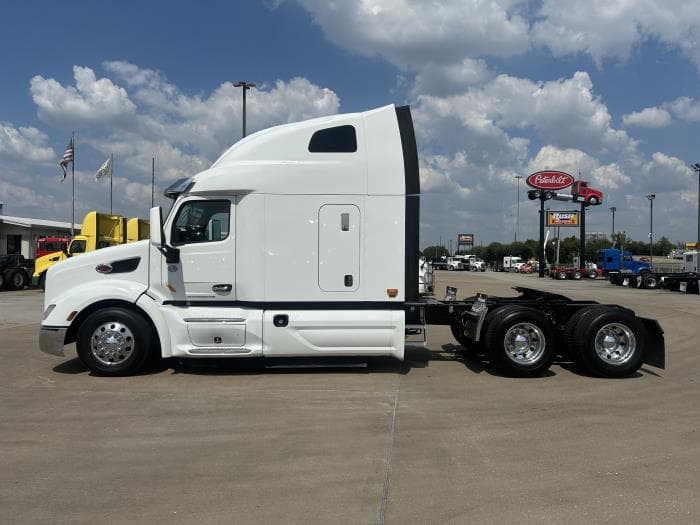 2020 Peterbilt 579 in Houston, TX — photo 3