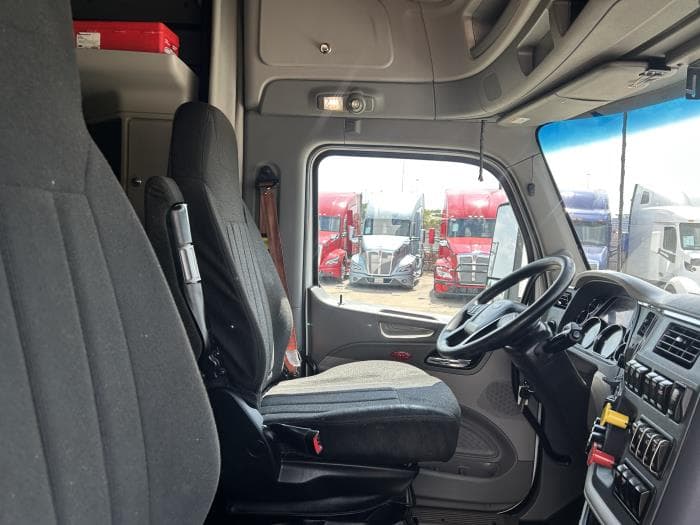 2020 Peterbilt 579 in Houston, TX — photo 24
