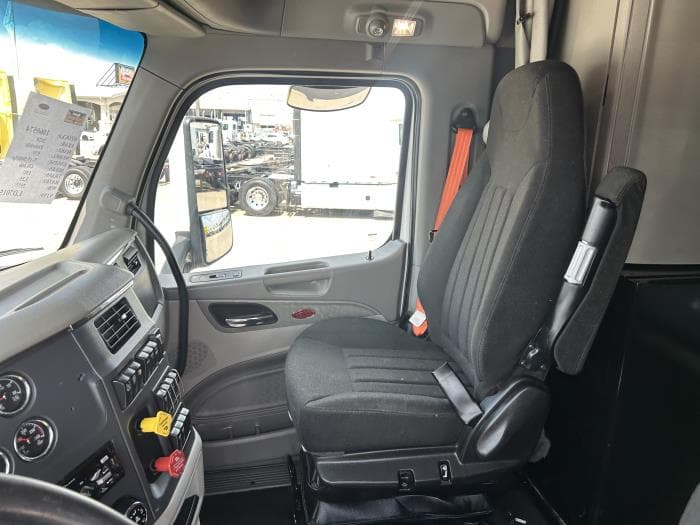 2020 Peterbilt 579 in Houston, TX — photo 26
